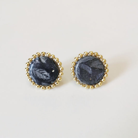 Medium Studs Studs: Grey